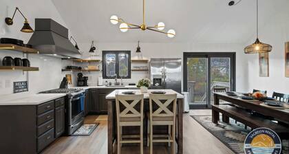 Lake Geneva House: Family Fun with Pool Table