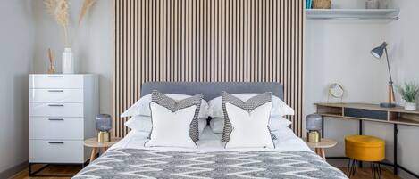 Bureau, fer et planche à repasser, Wi-Fi, draps fournis