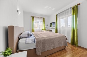 2 bedrooms, iron/ironing board, free WiFi, bed sheets