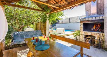 ES 3 - Apartment with Balcony and Shared Pool