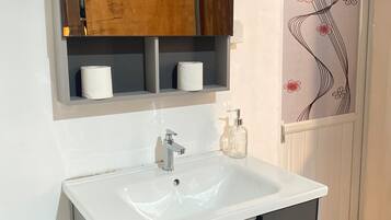 Phòng tập thể cơ bản | Truy cập Internet không dây miễn phí, bộ trải giường