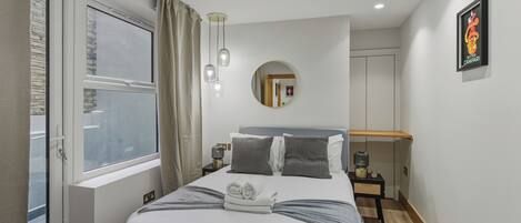 3 makuuhuonetta, silitysrauta/-lauta, ilmainen Wi-Fi, vuodevaatteet