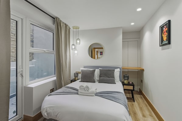 3 bedrooms, iron/ironing board, free WiFi, bed sheets - Your London Escape | Stylish 3BR Apartment Stay (London)