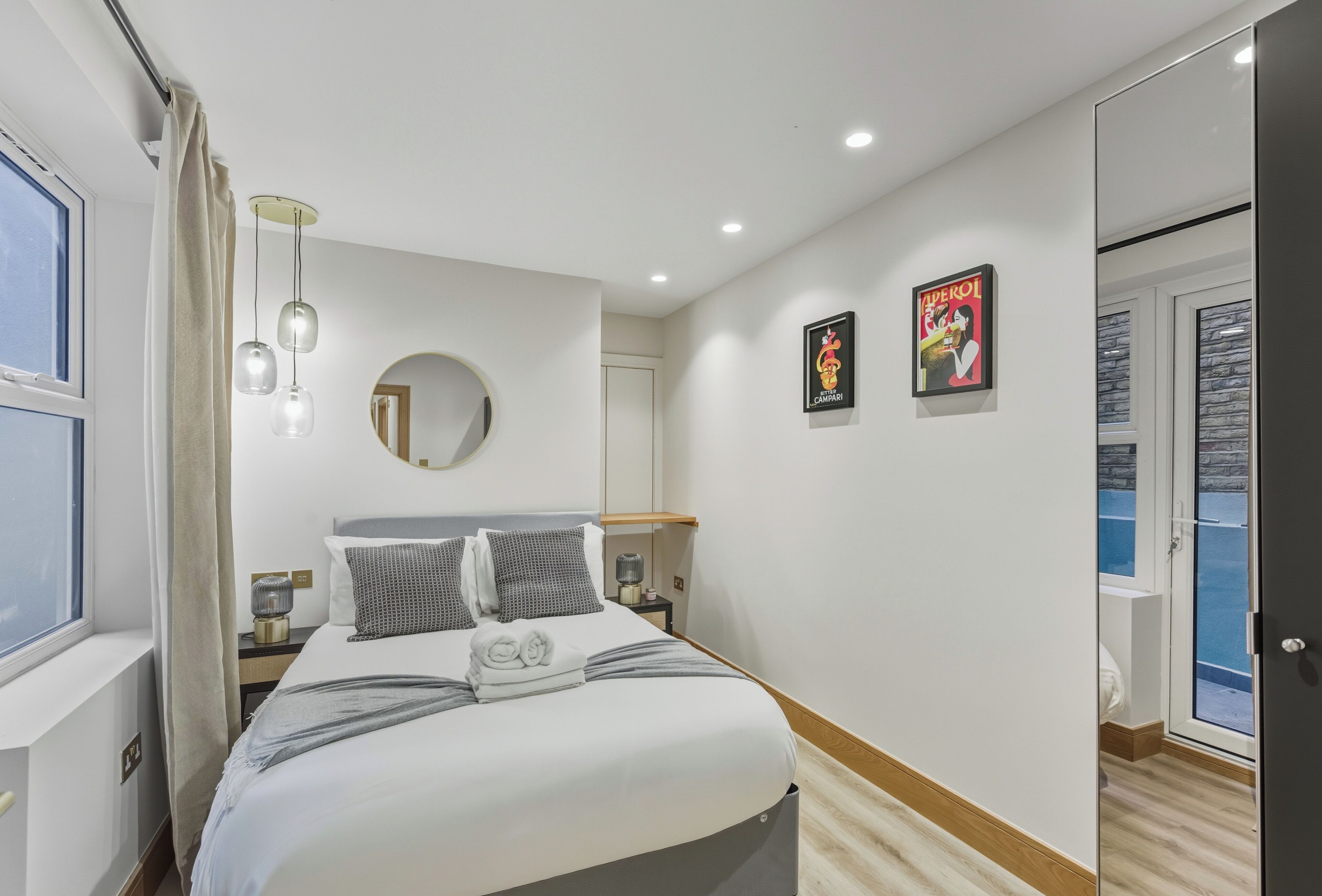 3 slaapkamers, een strijkplank/strijkijzer, gratis wifi, beddengoed