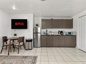 Fridge, microwave, stovetop, coffee/tea maker - Welcome to Studio Sol – Little Havana Retreat, your vibrant vacation base! (Miami)