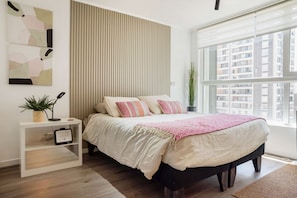 Iron/ironing board, free WiFi, bed sheets - Cozy Ñuñoa Studio for 2 with Balcony Bliss (Ñuñoa)