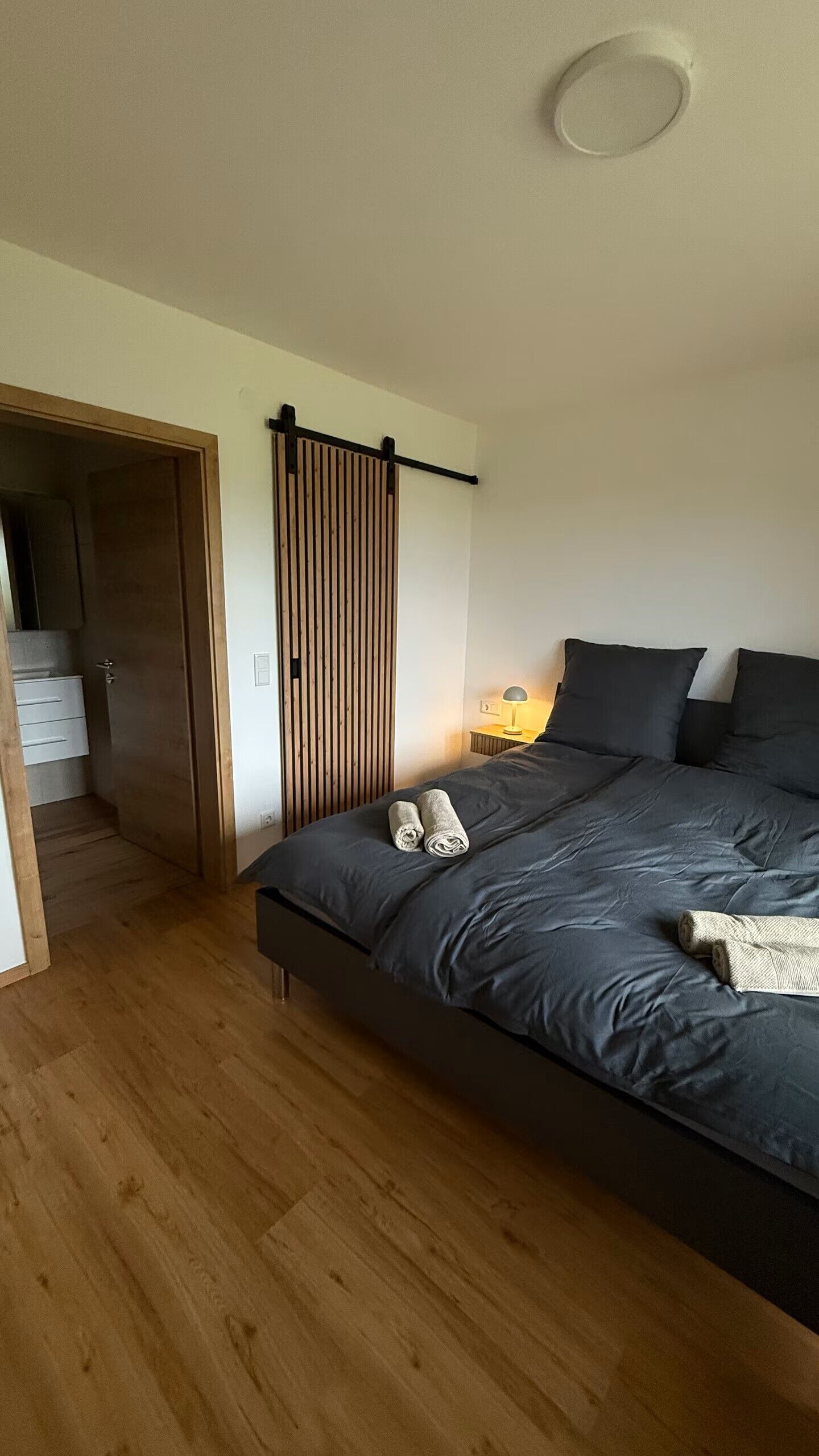 1 bedroom, internet, bed sheets