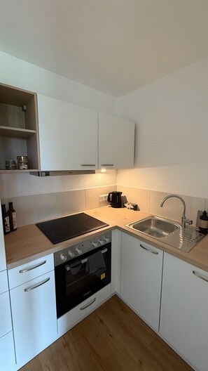 Ugn, spishäll och diskmaskin