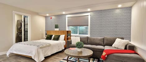 1 soverom, skrivebord, wi-fi (inkludert) og sengetøy