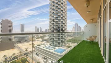 Luxury-Apartment, Balkon, Stadtblick | Balkon