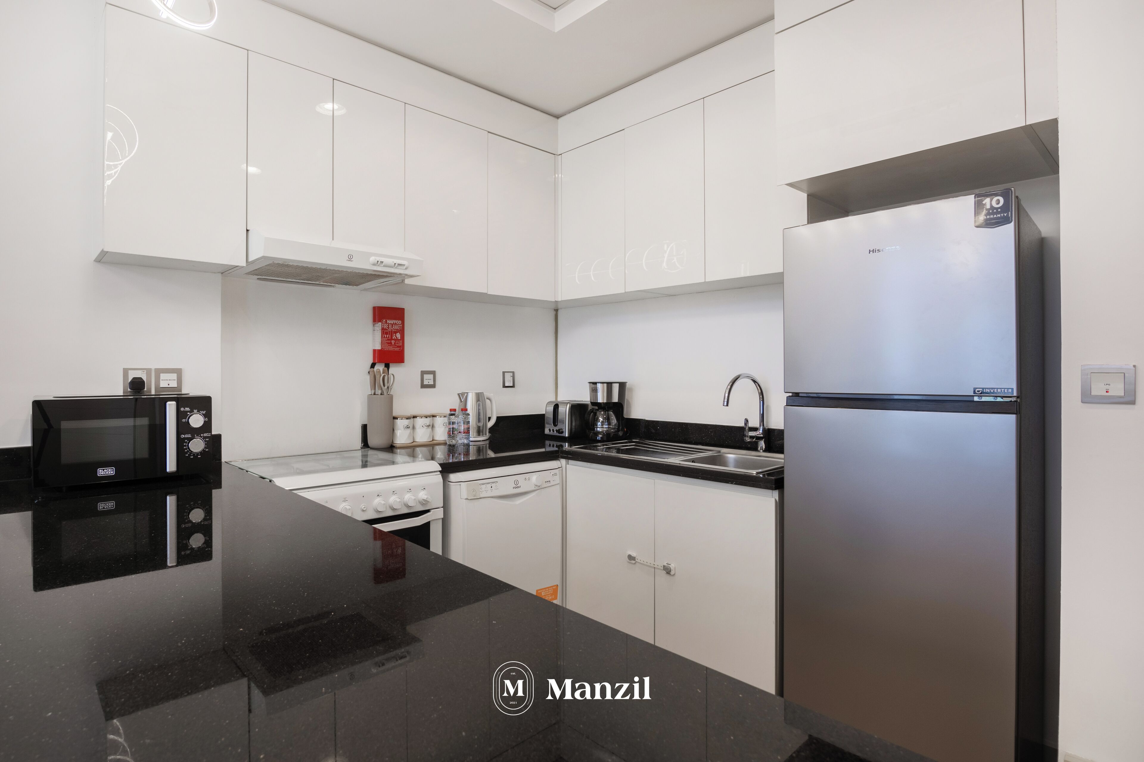 Luxury Apartment, Balcony, City View | Private kitchenette