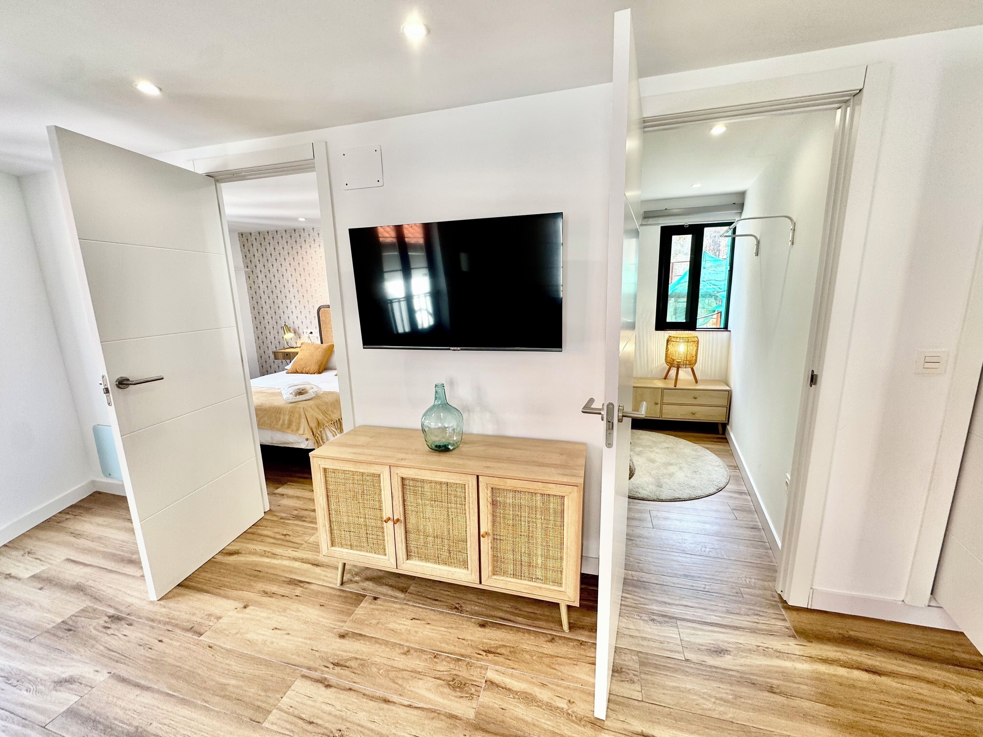 2 dormitorios, tabla de planchar con plancha, Internet y ropa de cama