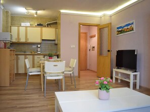 Basic Studio | Living area
