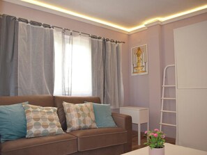 Basic Studio | Living area