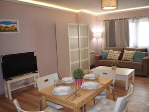 Basic Studio | Living area | TV - Apartamento SierraNevada Pradollano 3000 (Monachil)
