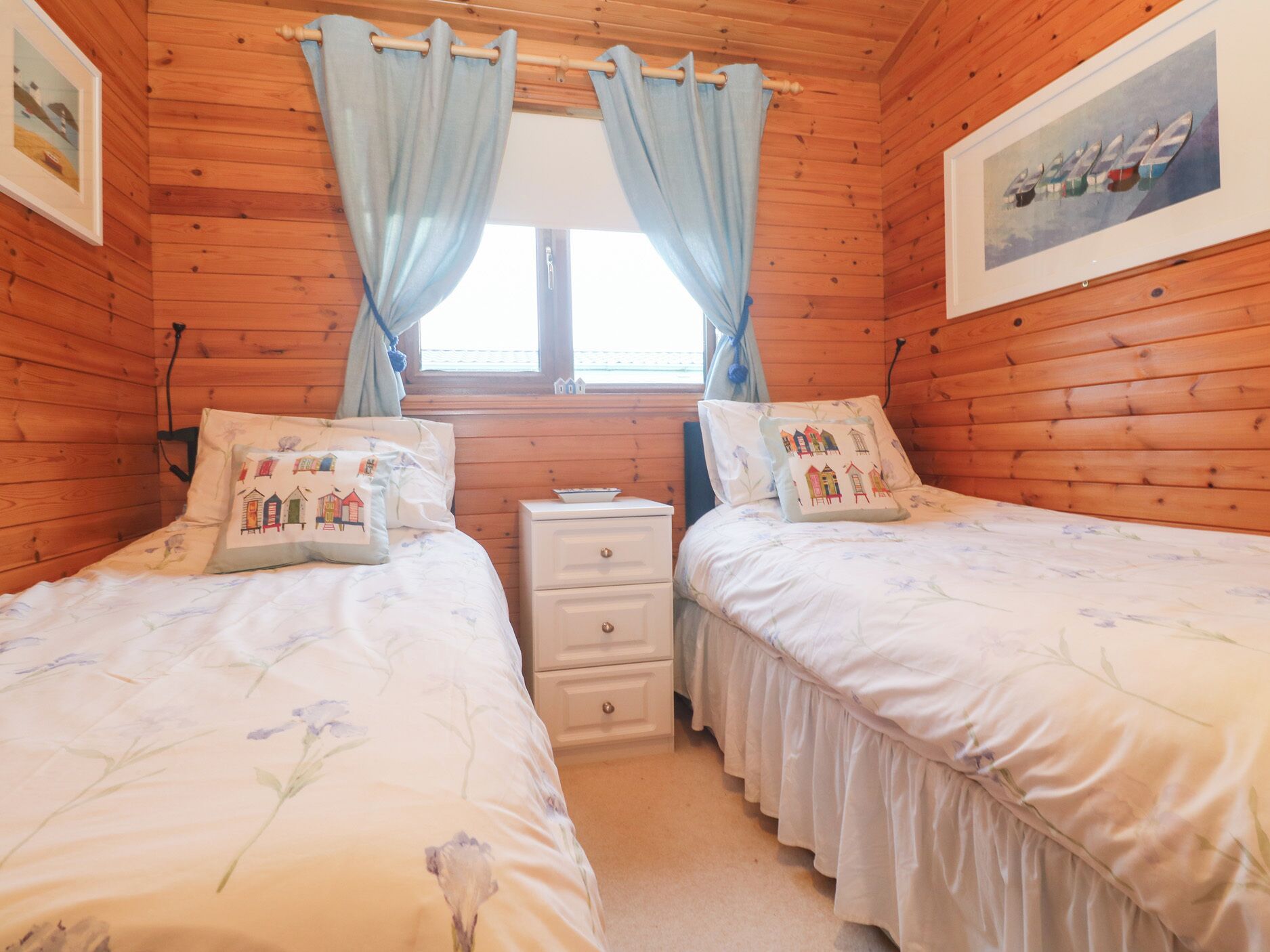 Cottage | 2 bedrooms, individually decorated, individually furnished, free WiFi