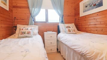 Cottage | 2 bedrooms, individually decorated, individually furnished, free WiFi