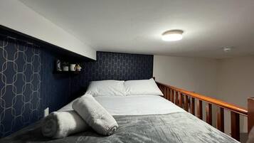 Estudio Deluxe | Escritorio y espacio para trabajar con un portátil