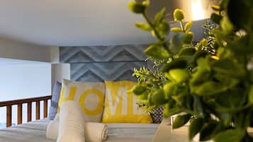 Standard Studio | Desk, laptop workspace, iron/ironing board, free WiFi