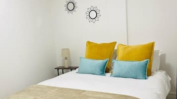 Apartamento estándar | Escritorio y espacio para trabajar con un portátil