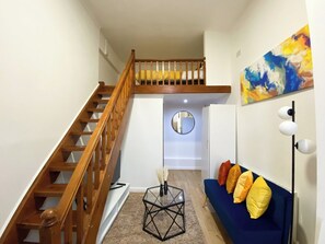 Standard Studio | Living area - Modern Studios Malvern Road  (London)