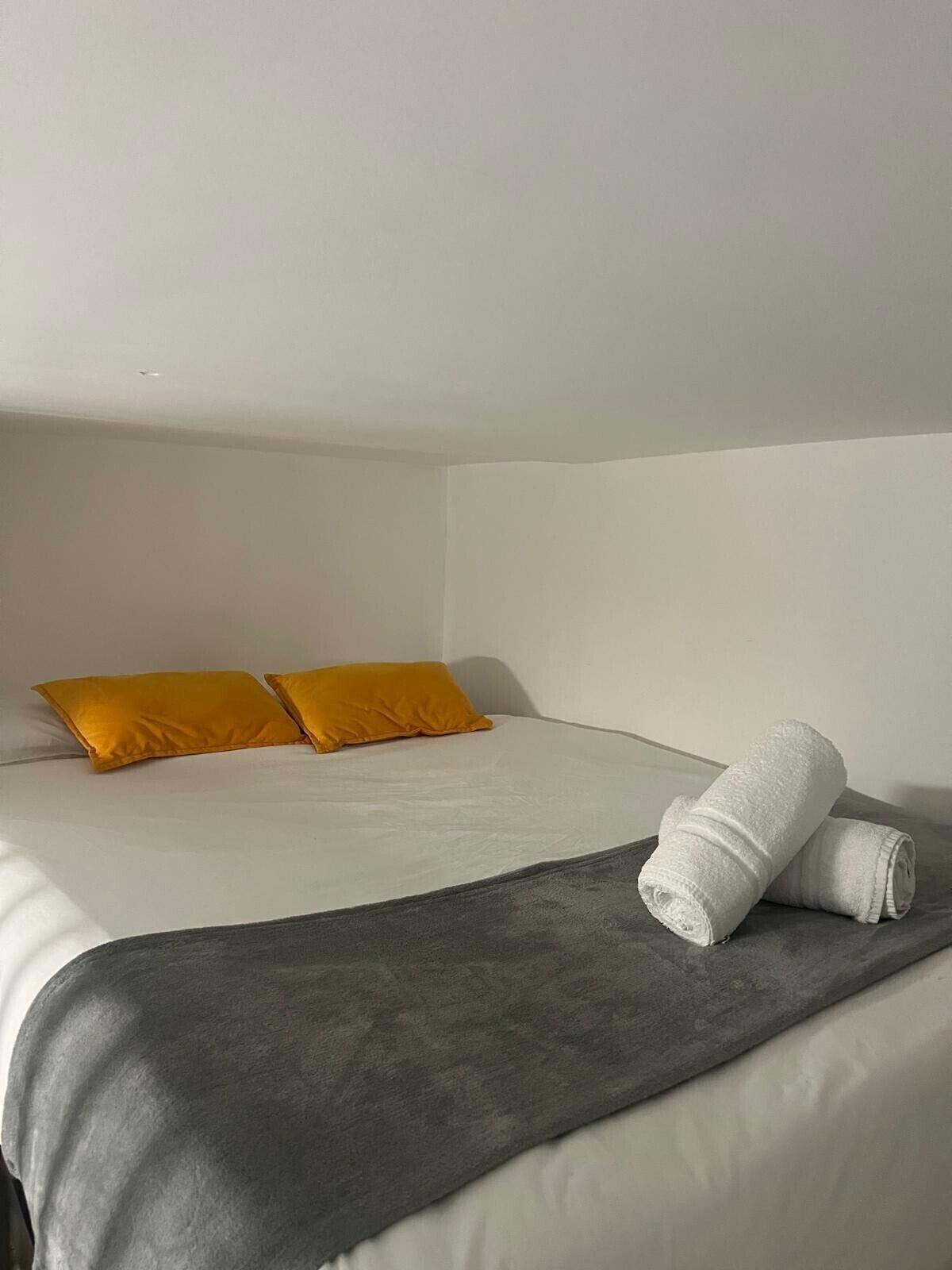 Studio Deluxe | Bureau, espace de travail pour ordinateurs portables