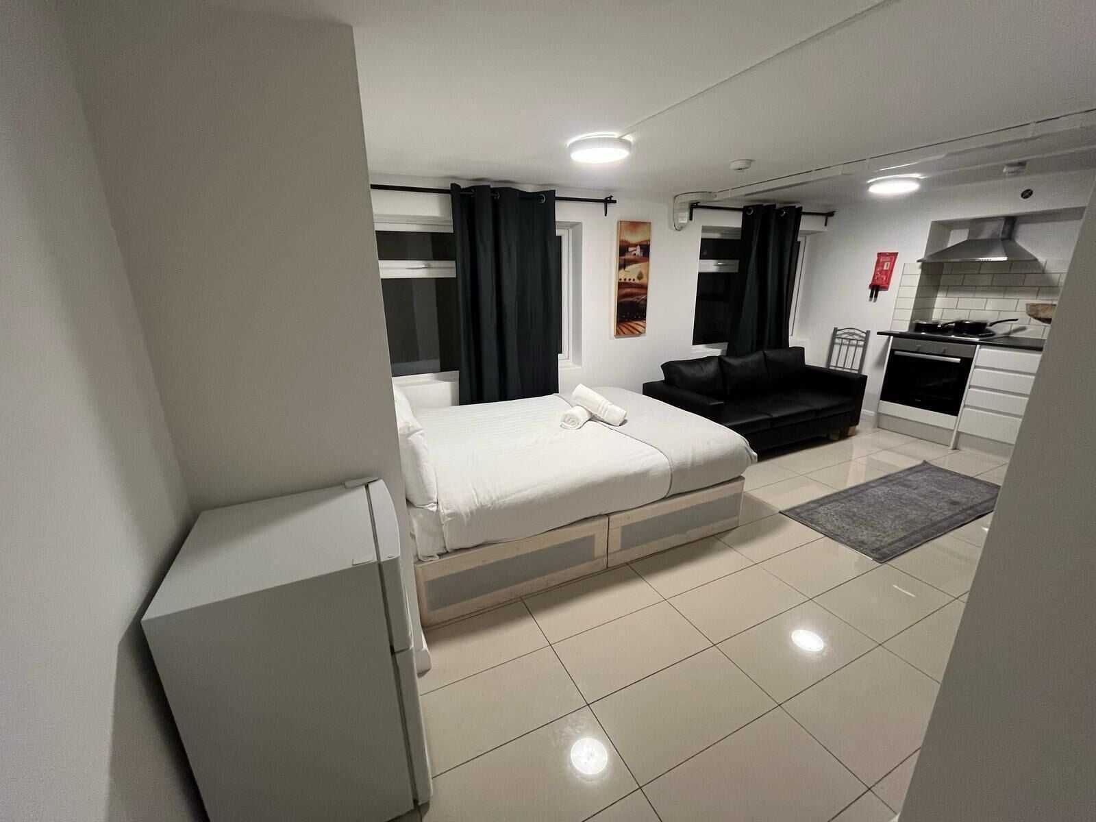 Studio Deluxe | Bureau, espace de travail pour ordinateurs portables
