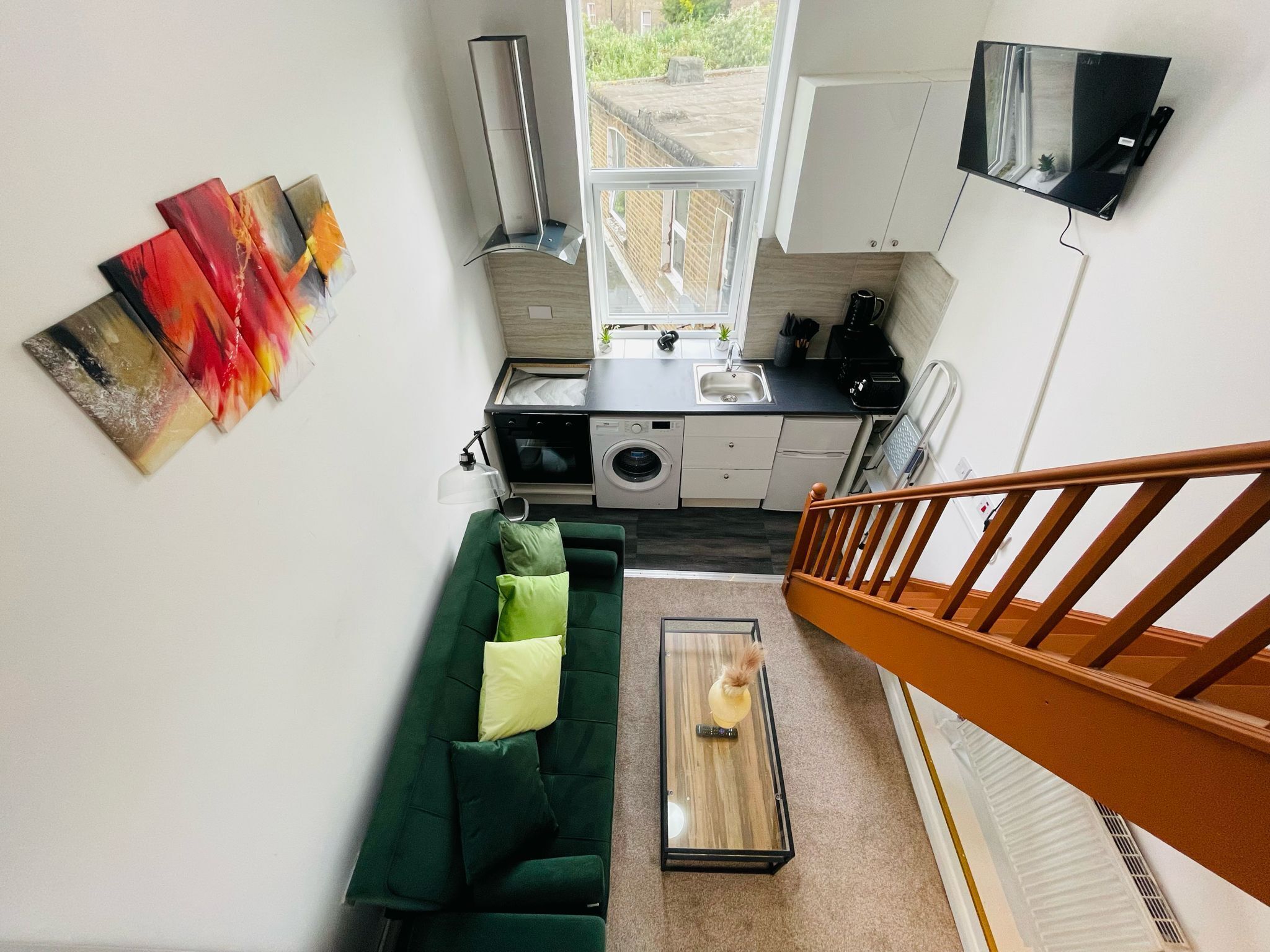 Studio, en-suite badkamer | Gemeenschappelijke keuken | Een koelkast, een magnetron, een kookplaat, kookgerei, borden en bestek