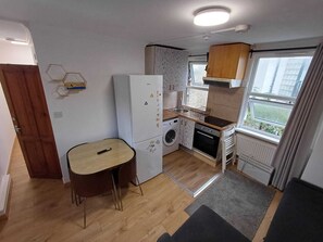 Interior - Modern Studios Malvern Road  (London)