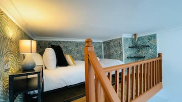 Desk, laptop workspace, iron/ironing board, free WiFi