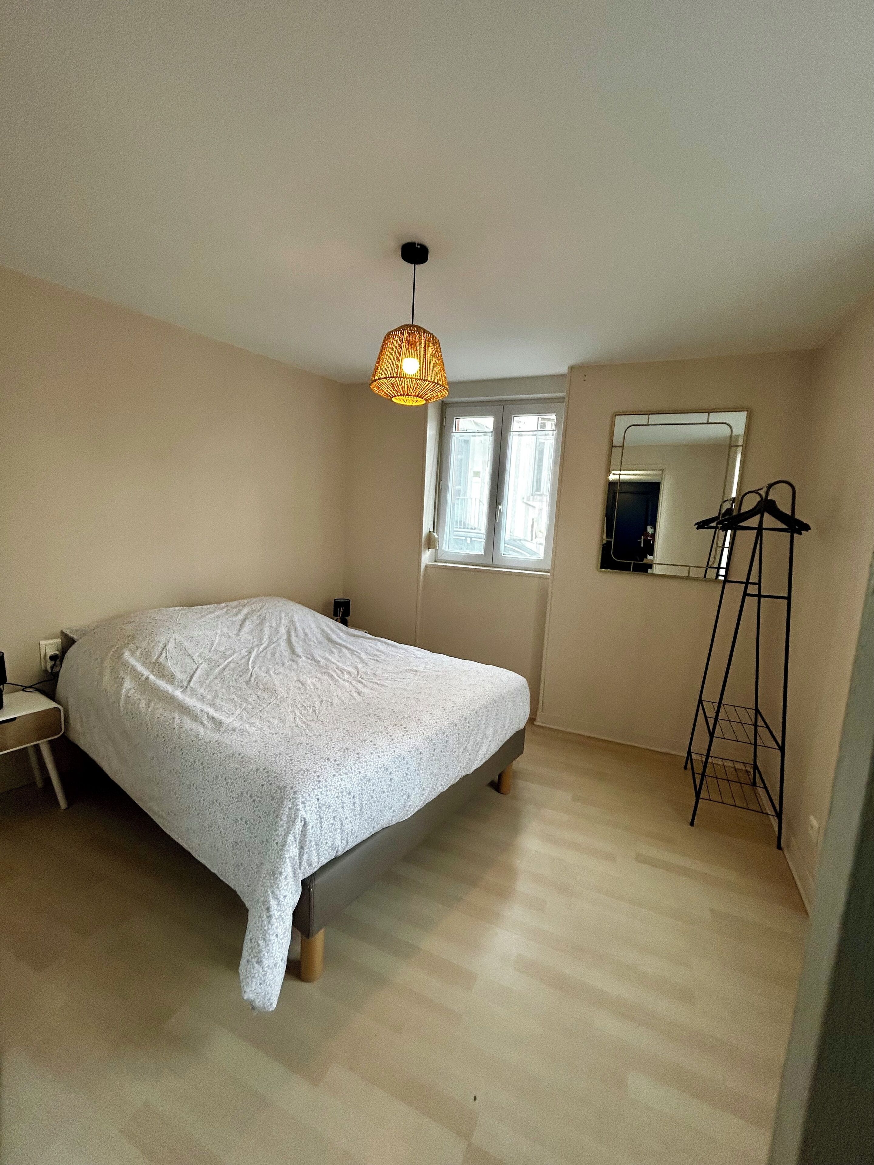 1 chambre, fer et planche à repasser, Wi-Fi gratuit, draps fournis