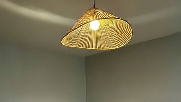 1 slaapkamer, een strijkplank/strijkijzer, gratis wifi, beddengoed