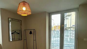 1 slaapkamer, een strijkplank/strijkijzer, gratis wifi, beddengoed