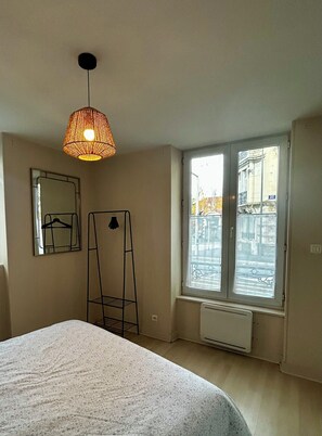 1 chambre, fer et planche à repasser, Wi-Fi gratuit, draps fournis