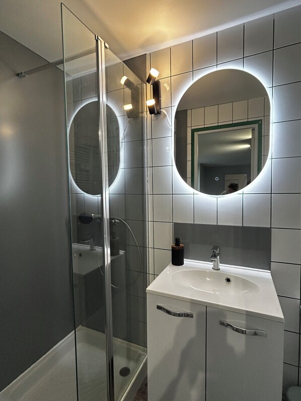 Shower, hair dryer, towels, soap