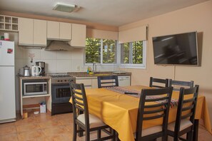 Family House, 2 Bedrooms, Patio, Garden View | Private kitchen | Fridge, microwave, oven, dishwasher