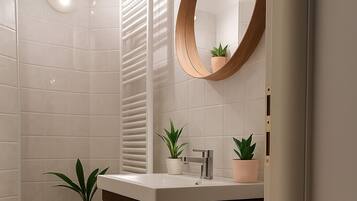 Doccia, asciugacapelli, bidet, asciugamani