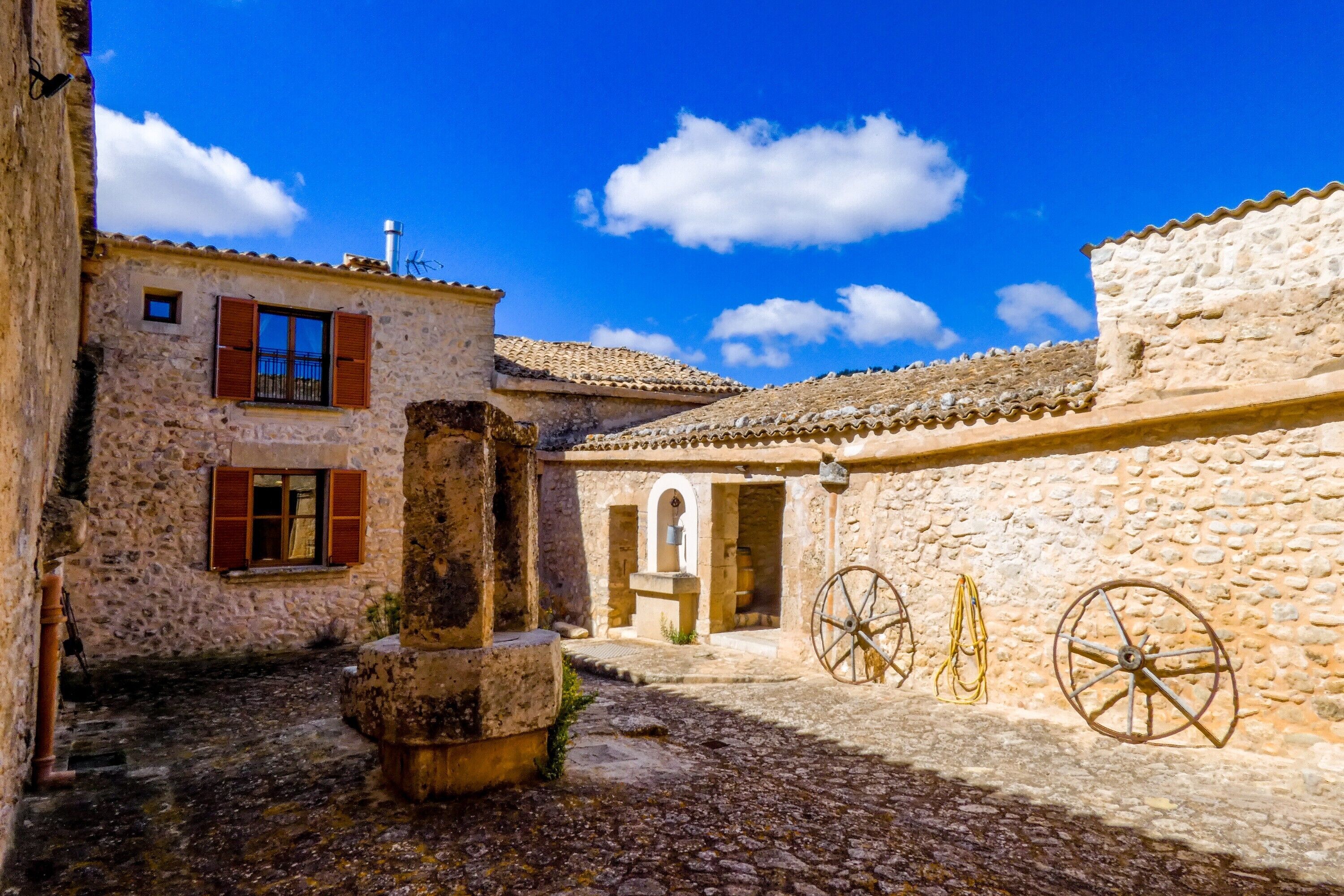 المنشأة من الخارج