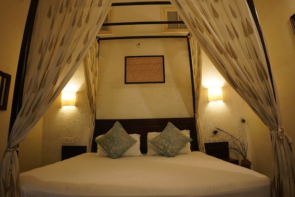 Room, Balcony, City View