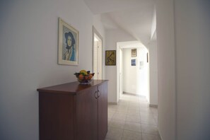 Interior - Beachfront apartment with large balcony (Alassio)