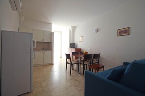 TV - Beachfront apartment with large balcony (Alassio)