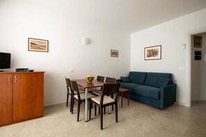 Interior - Two-room seafront apartment with balcony (Alassio)
