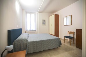 1 bedroom, in-room safe, iron/ironing board, free WiFi - Two-room apartment overlooking a quaint alleyway (Alassio)