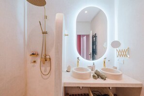 Hair dryer, towels - 3BR Gueliz Rooftop Heated Pool 10 min to Square (Marrakesh)