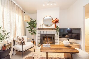 Living area - The Brantley House (Anchorage)