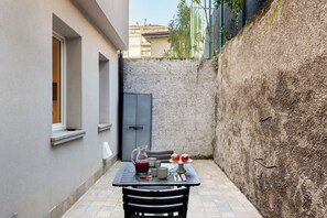 Outdoor dining - [Two-room Central] Outdoor Space - Station 5' (Bergamo)