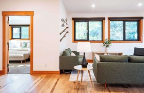 TV - Cartier Chalet (Revelstoke)