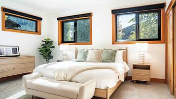 4 bedrooms, travel cot, WiFi, bed sheets