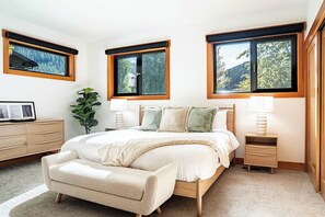 4 bedrooms, travel cot, WiFi, bed sheets - Cartier Chalet (Revelstoke)