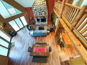 TV, fireplace, DVD player, books